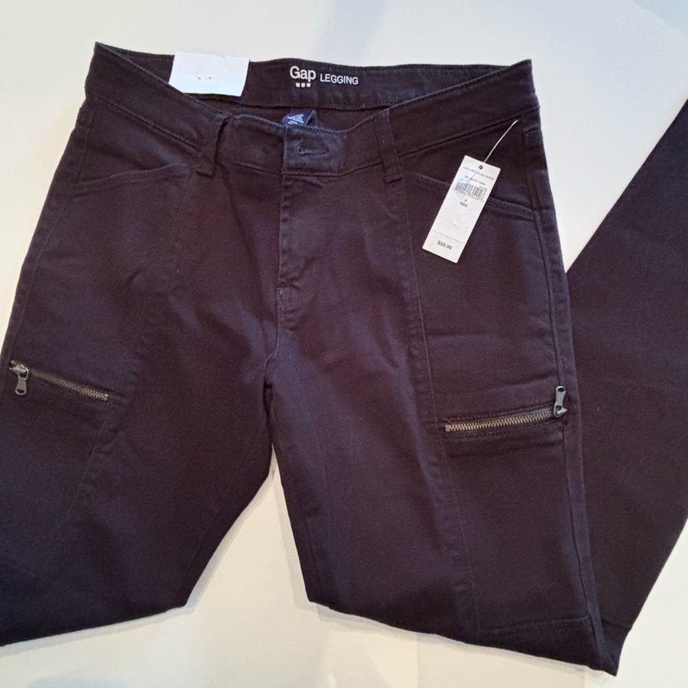 NWT GAP size 4 jeggings with zipper details